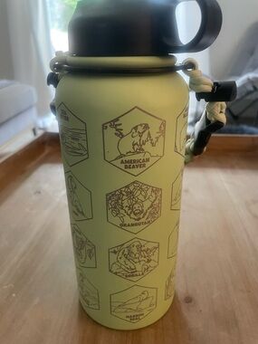 Matte Yellow Insulated Water Bottle with Carry Handle Seattle Zoo 32 oz
